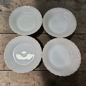 Anchor Hocking Fire King Swirl Bowls Set of 4 Vintage Milk Glass‎